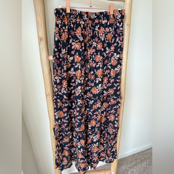 Dress Forum Boutique Brand Floral Tiered Elasticized Waistband Maxi Skirt Size S - Picture 3 of 10